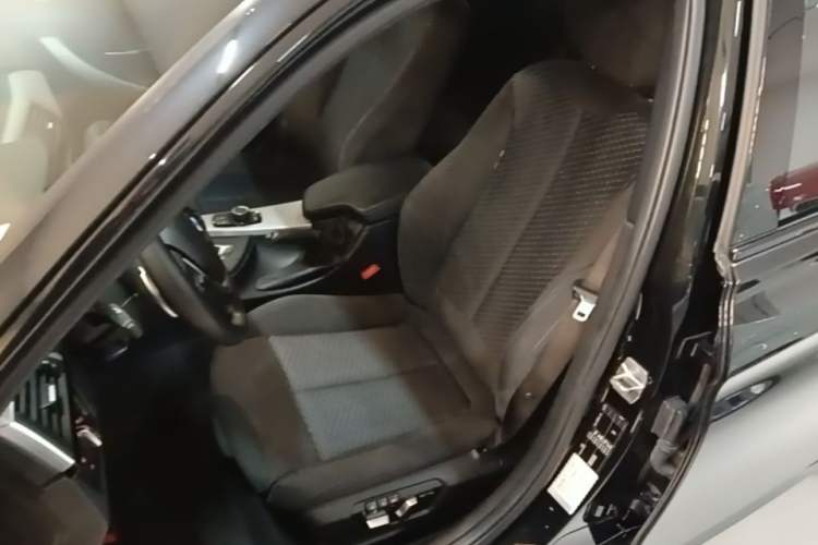 Used BMW 3 Series 2017 320i M Sport Left Front Seat