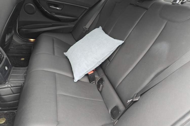 Used BMW 3 Series 2017 318i Fashion Model Left Rear Seat