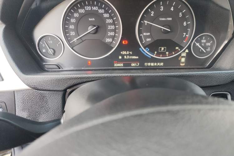 Used BMW 3 Series 2017 318i Fashion Model Odometer Close Up