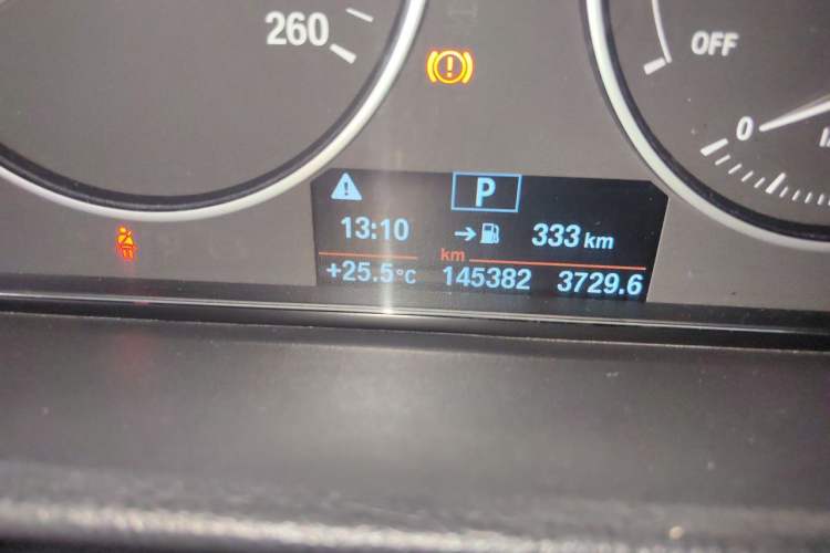 Used BMW 3 Series 2017 320Li Fashion Model Odometer Close Up