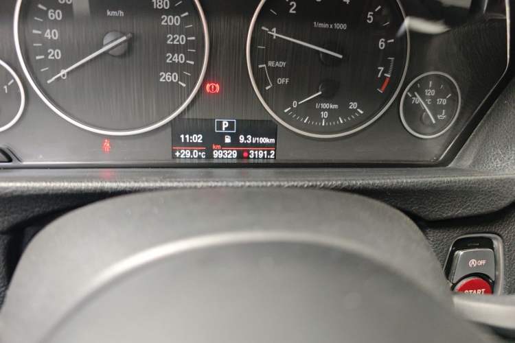 Used BMW 3 Series 2017 320Li Fashion Model Odometer Close Up