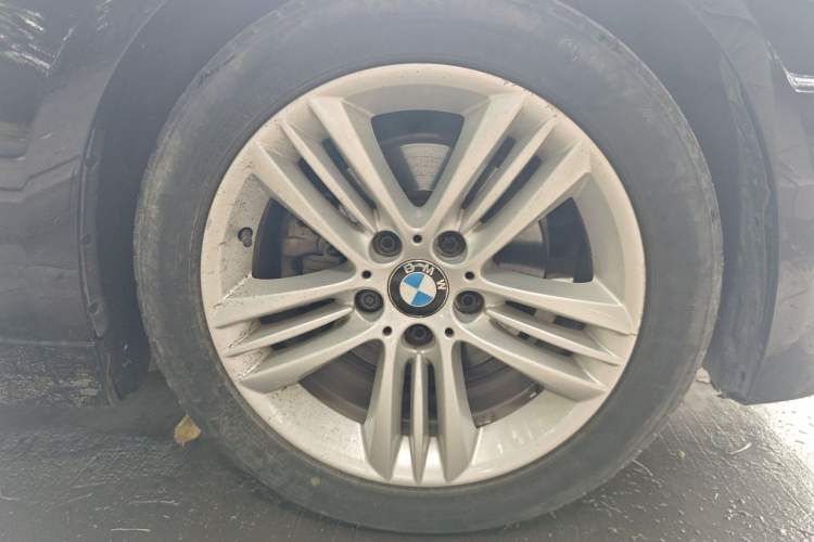 Used BMW 3 Series 2017 320Li Fashion Model Right Front Wheel Hub