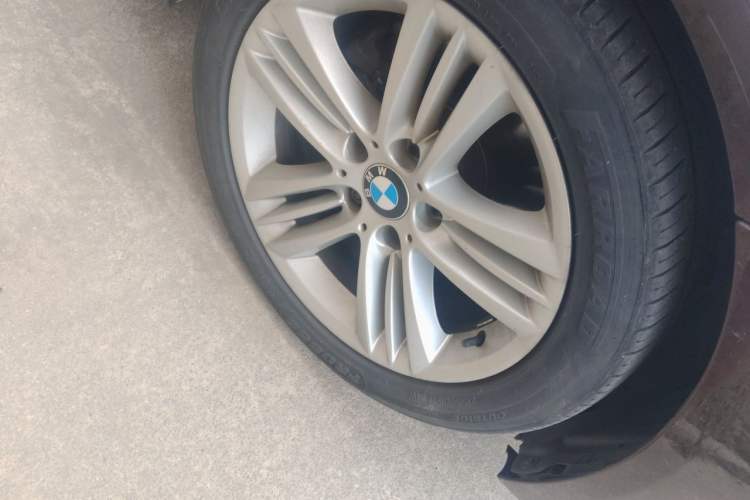 Used BMW 3 Series 2017 320Li Fashion Model Right Front Wheel Hub