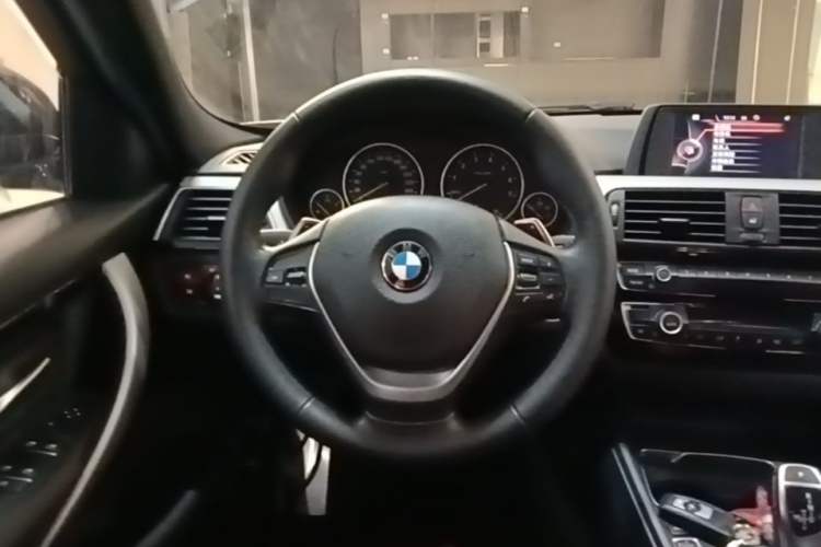 Used BMW 3 Series 2017 320i M Sport Steering Wheel