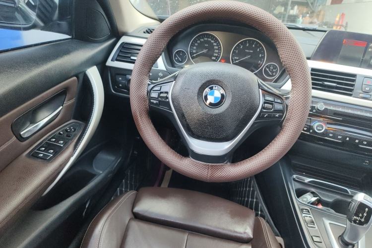 Used BMW 3 Series 2017 318i Fashion Model Steering Wheel