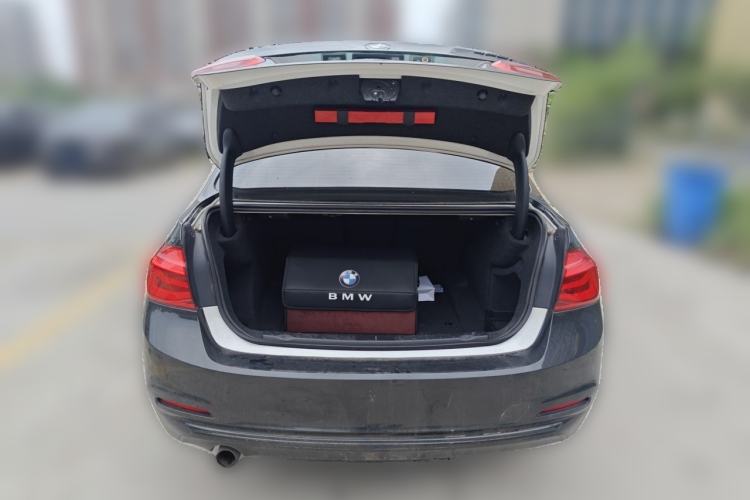 Used BMW 3 Series 2017 318i Fashion Model Trunk