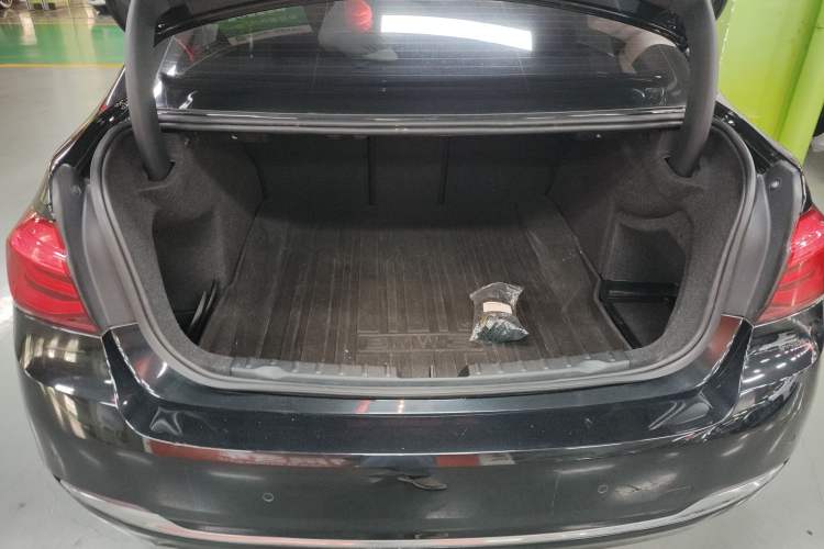 Used BMW 3 Series 2017 320Li Fashion Model Trunk