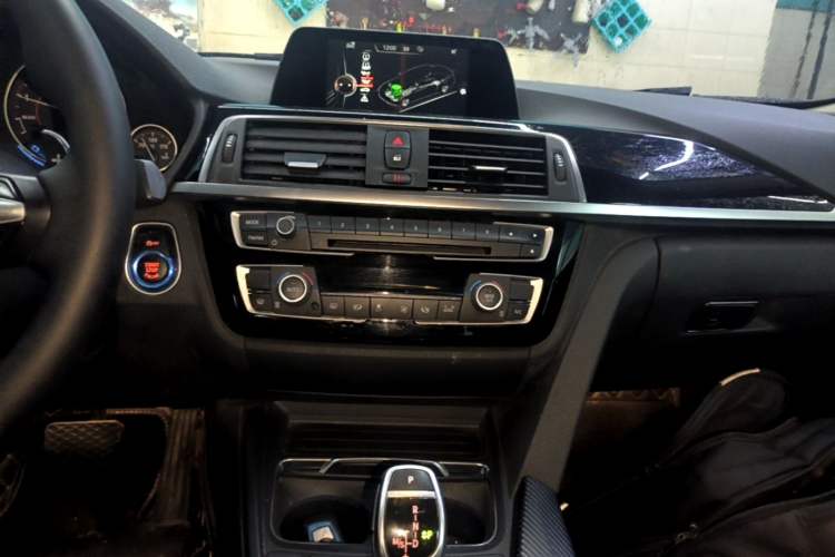 Used BMW 3 Series 2017 320Li M Sport Edition Audio And AC Panel