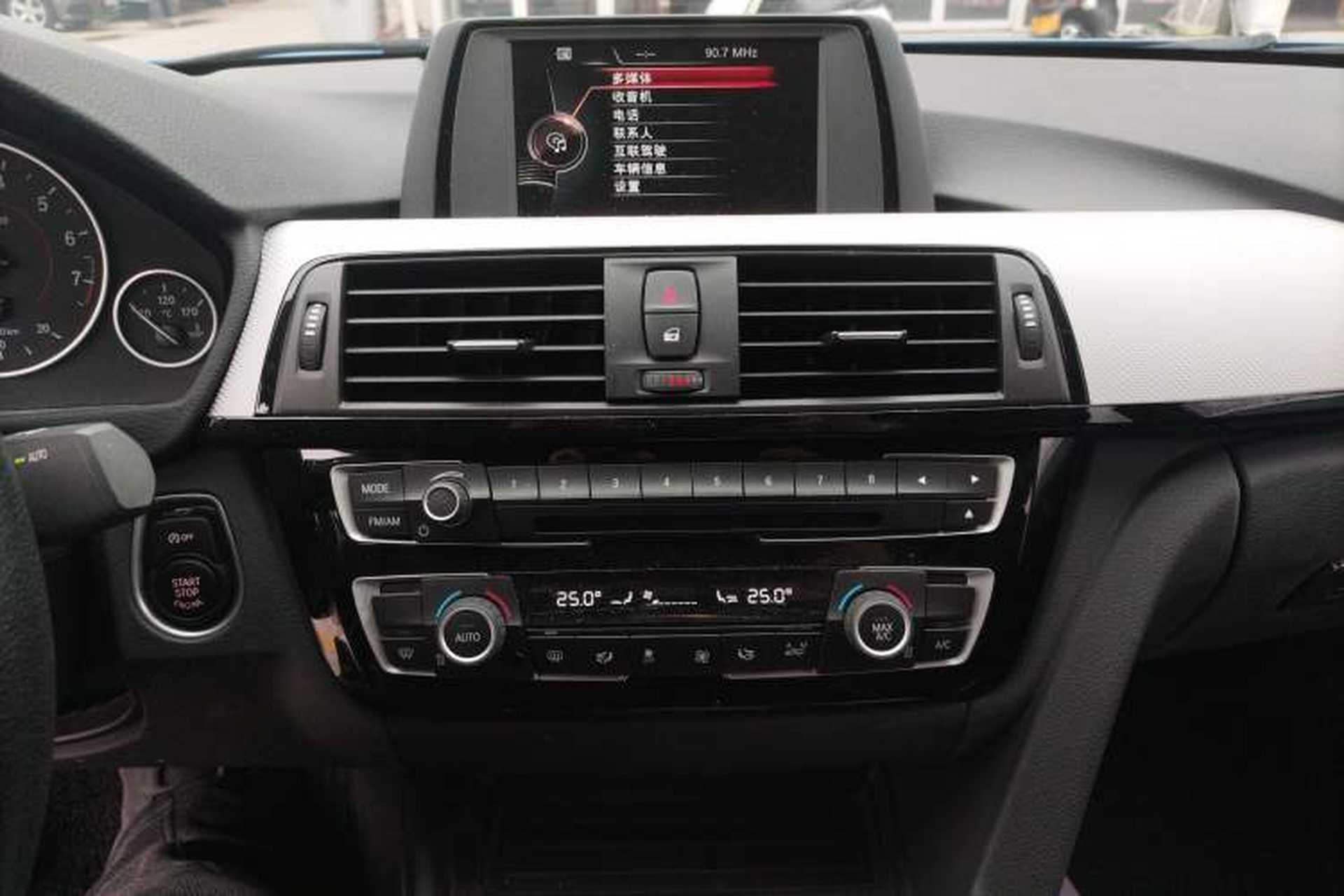 Used BMW 3 Series 2017 320i M Sport Audio And AC Panel