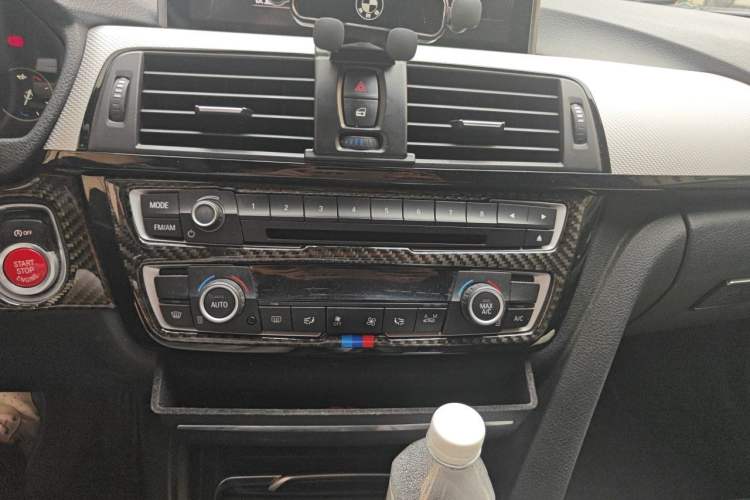 Used BMW 3 Series 2017 320i M Sport Audio And AC Panel