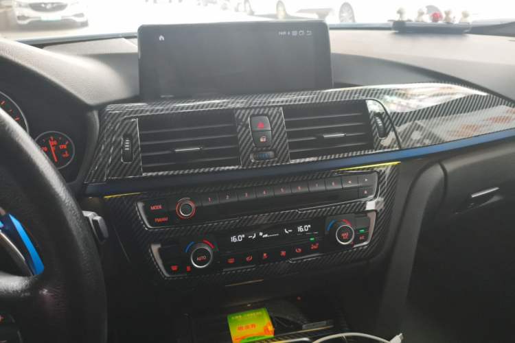 Used BMW 3 Series 2017 320i M Sport Audio And AC Panel