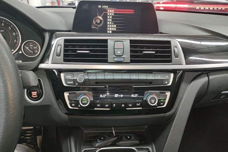 Used BMW 3 Series 2017 320Li M Sport Edition Audio And AC Panel
