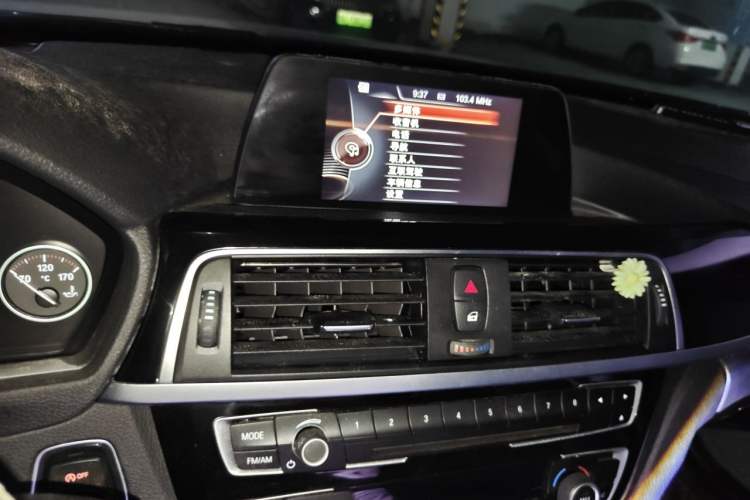 Used BMW 3 Series 2017 320Li M Sport Edition Audio And AC Panel