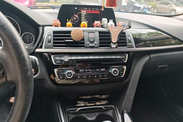 Used BMW 3 Series 2017 320Li M Sport Edition Audio And AC Panel