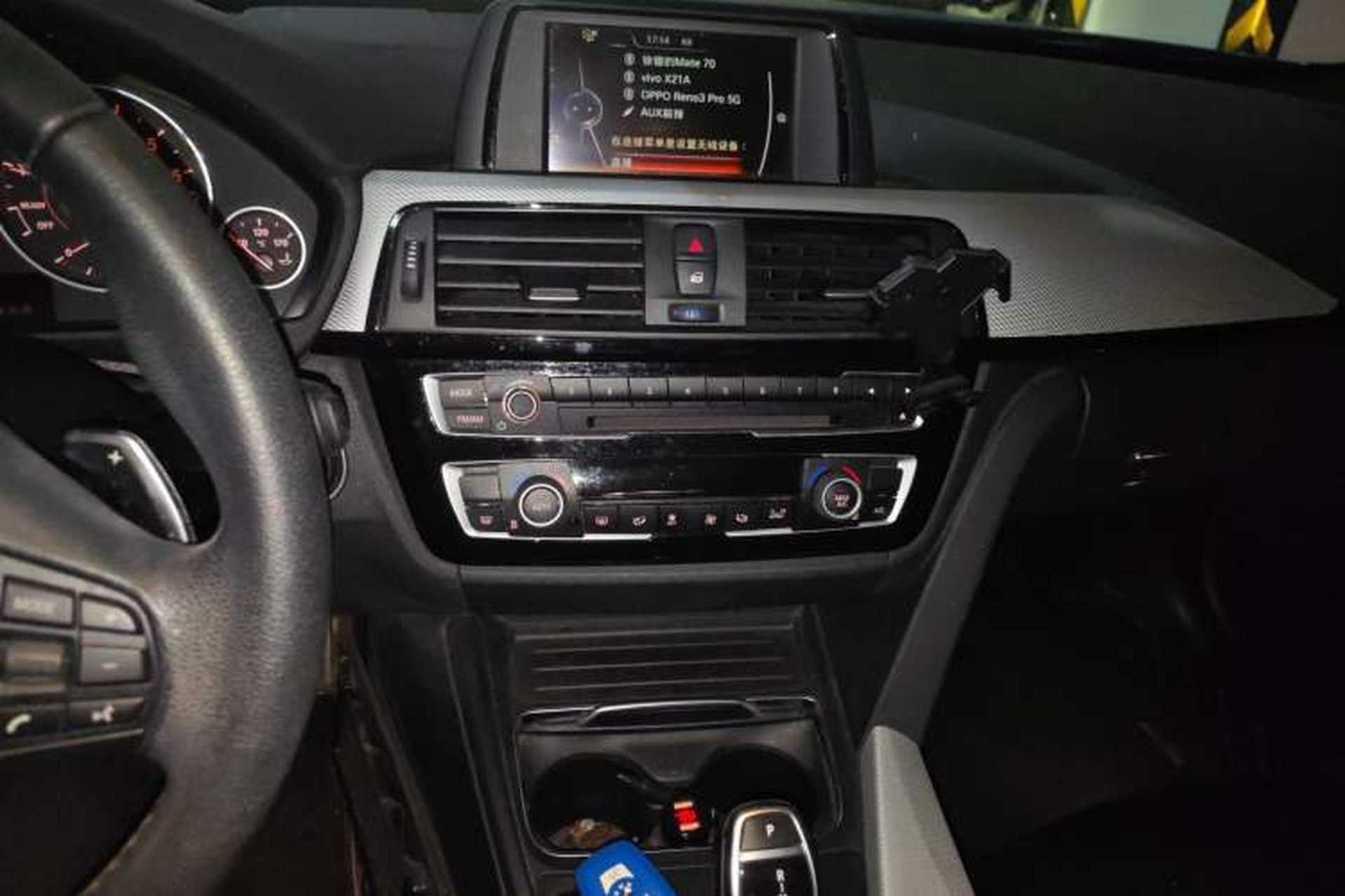 Used BMW 3 Series 2017 320i M Sport Audio And AC Panel