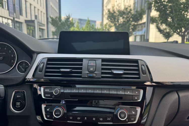 Used BMW 3 Series 2017 330i M Sport Edition Audio And AC Panel