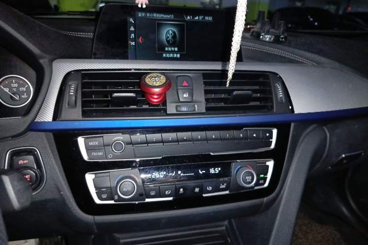 Used BMW 3 Series 2017 320i M Sport Audio And AC Panel