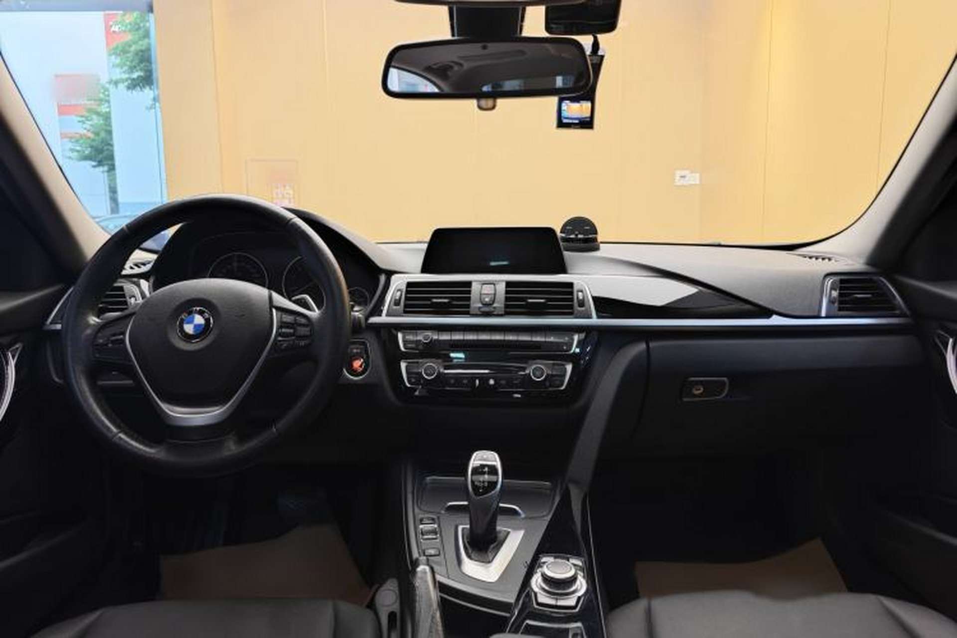 Used BMW 3 Series 2017 320Li M Sport Edition Audio And AC Panel