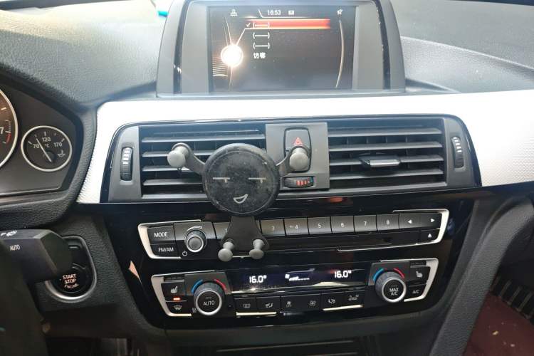 Used BMW 3 Series 2017 320i M Sport Audio And AC Panel