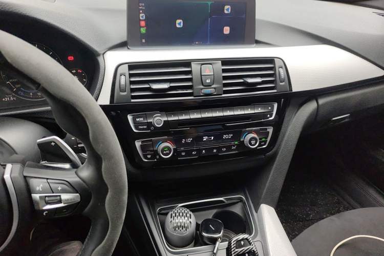 Used BMW 3 Series 2017 320i M Sport Audio And AC Panel