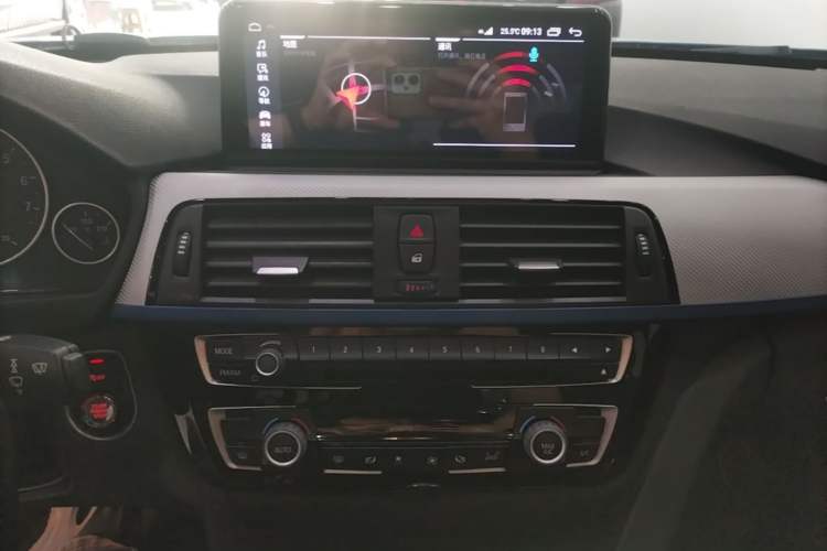 Used BMW 3 Series 2017 320i M Sport Audio And AC Panel