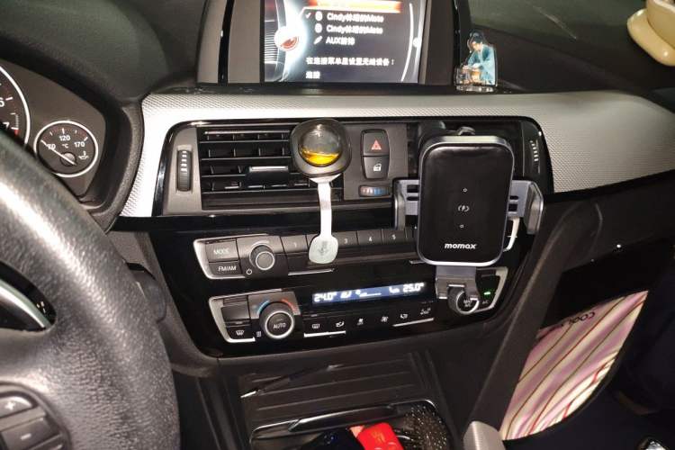 Used BMW 3 Series 2017 320i M Sport Audio And AC Panel