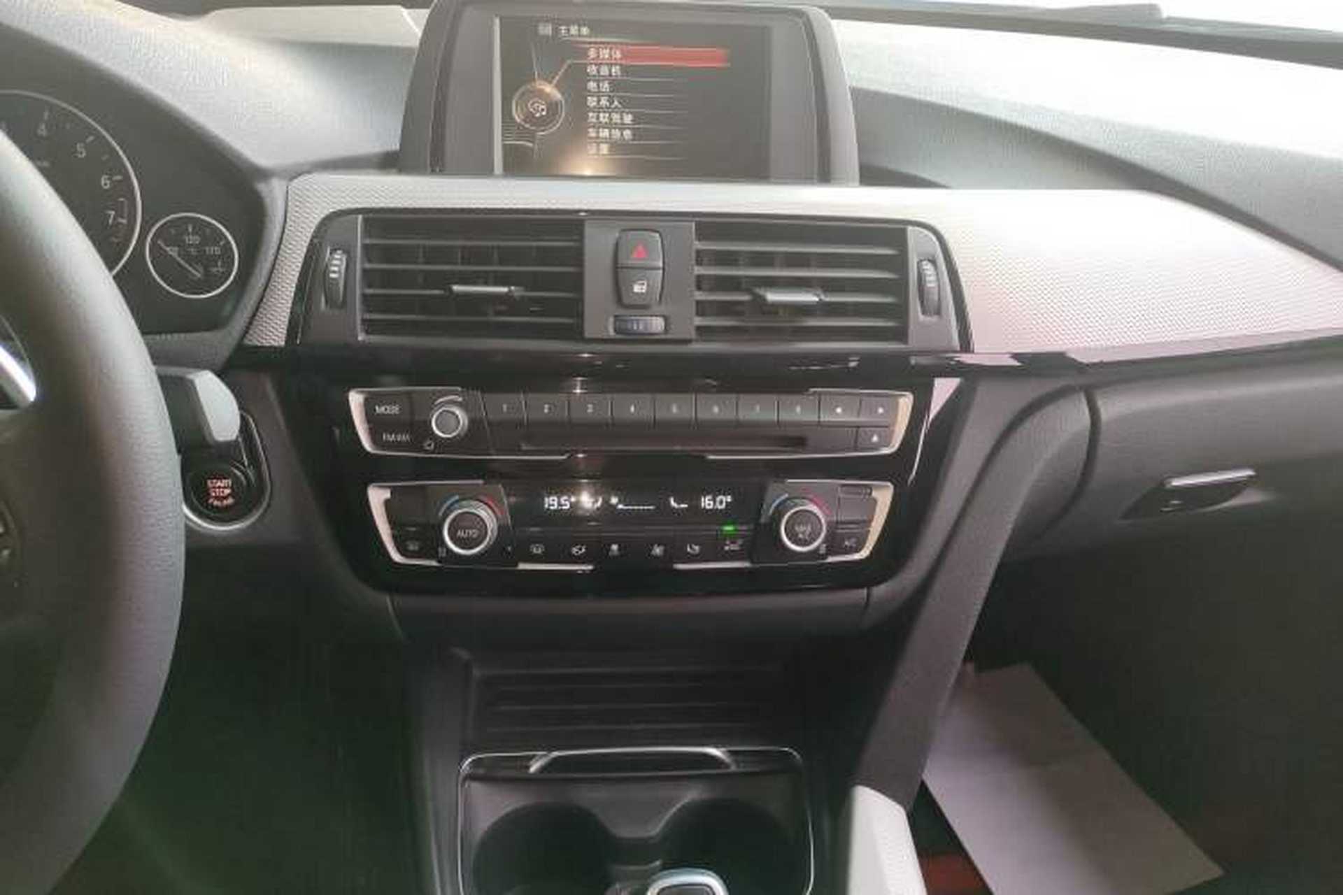Used BMW 3 Series 2017 320i M Sport Audio And AC Panel