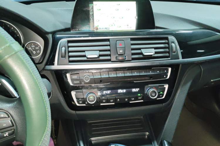 Used BMW 3 Series 2017 320Li M Sport Edition Audio And AC Panel