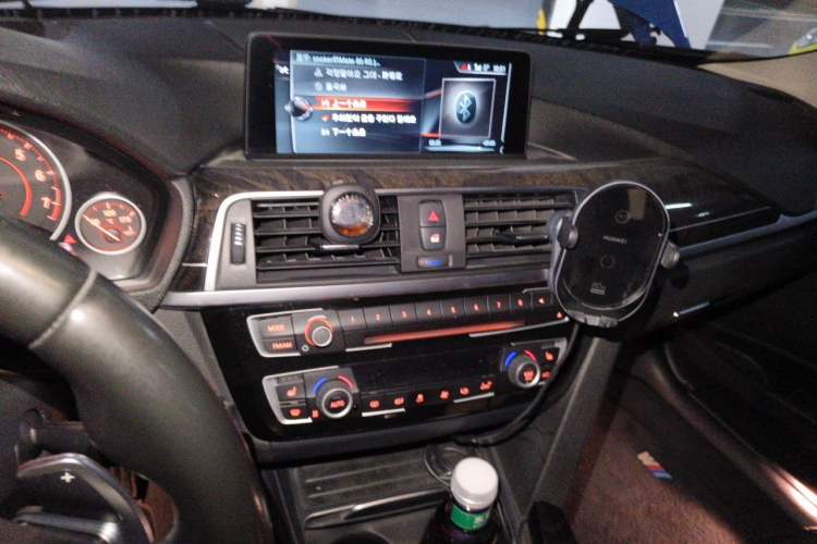Used BMW 3 Series 2017 330Li M Sport Edition Audio And AC Panel
