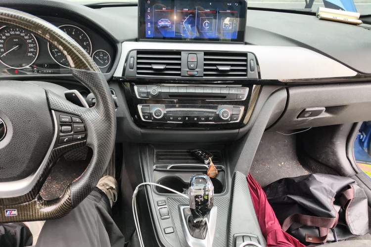 Used BMW 3 Series 2017 320i M Sport Audio And AC Panel