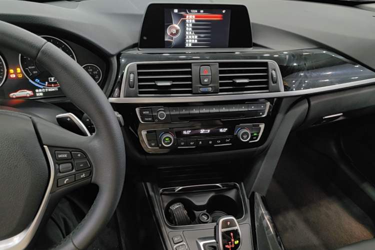 Used BMW 3 Series 2017 320Li M Sport Edition Audio And AC Panel