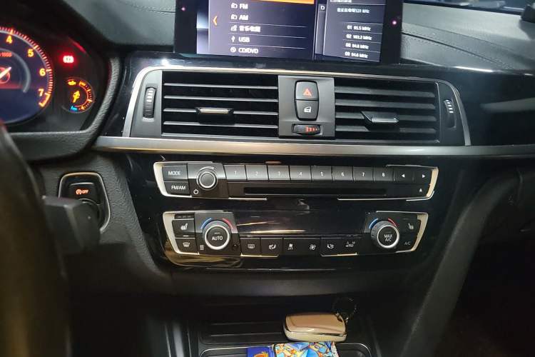 Used BMW 3 Series 2017 320Li M Sport Edition Audio And AC Panel
