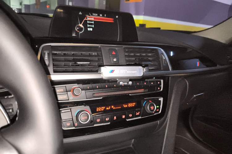 Used BMW 3 Series 2017 320Li M Sport Edition Audio And AC Panel