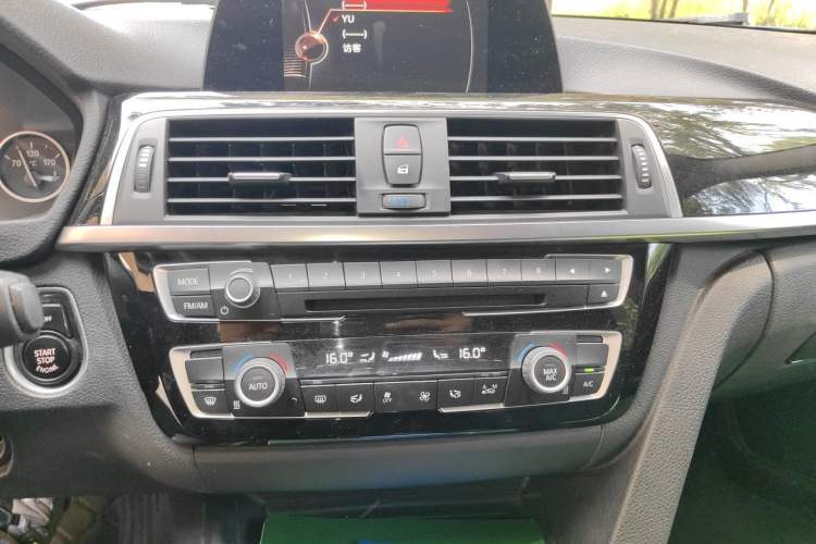 Used BMW 3 Series 2017 320Li M Sport Edition Audio And AC Panel