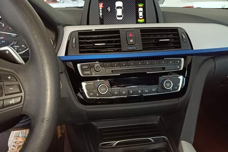 Used BMW 3 Series 2017 320i M Sport Audio And AC Panel