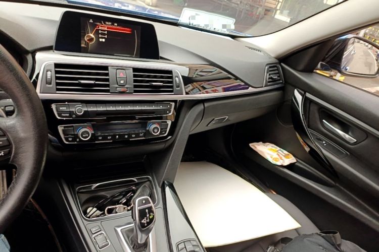 Used BMW 3 Series 2017 320Li M Sport Edition Audio And AC Panel