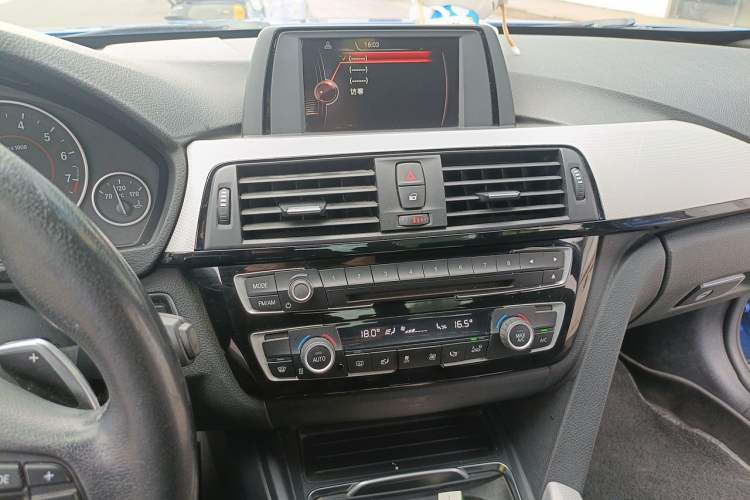 Used BMW 3 Series 2017 320i M Sport Audio And AC Panel