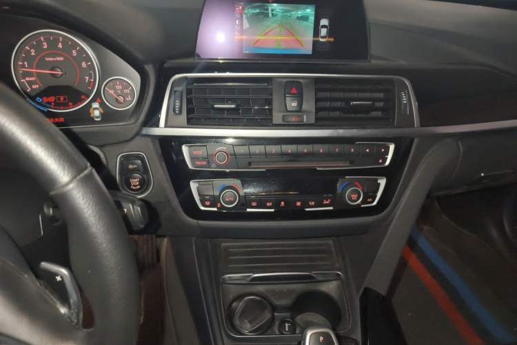 Used BMW 3 Series 2017 320Li M Sport Edition Audio And AC Panel