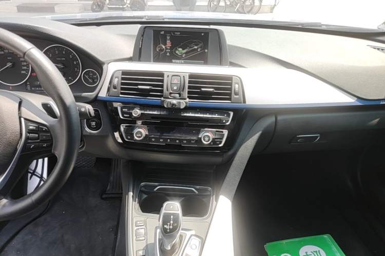 Used BMW 3 Series 2017 320i M Sport Audio And AC Panel