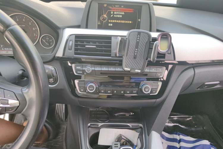 Used BMW 3 Series 2017 320i M Sport Audio And AC Panel