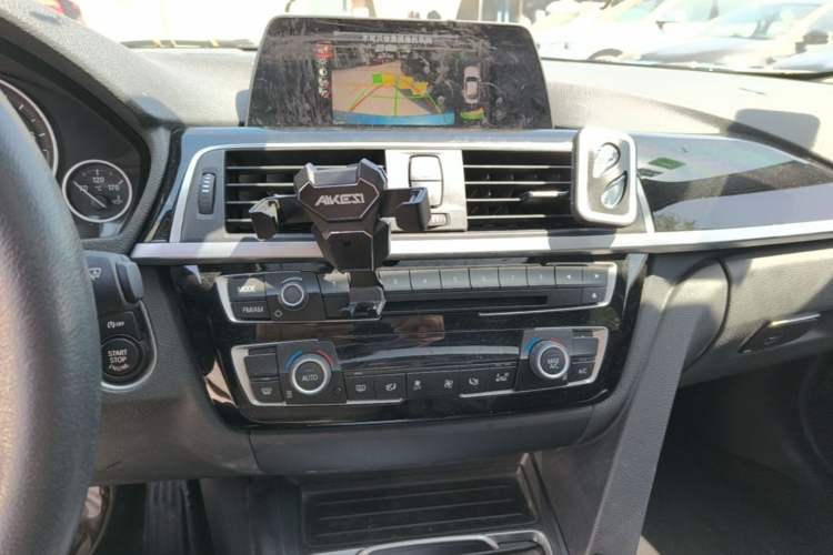 Used BMW 3 Series 2017 320Li M Sport Edition Audio And AC Panel