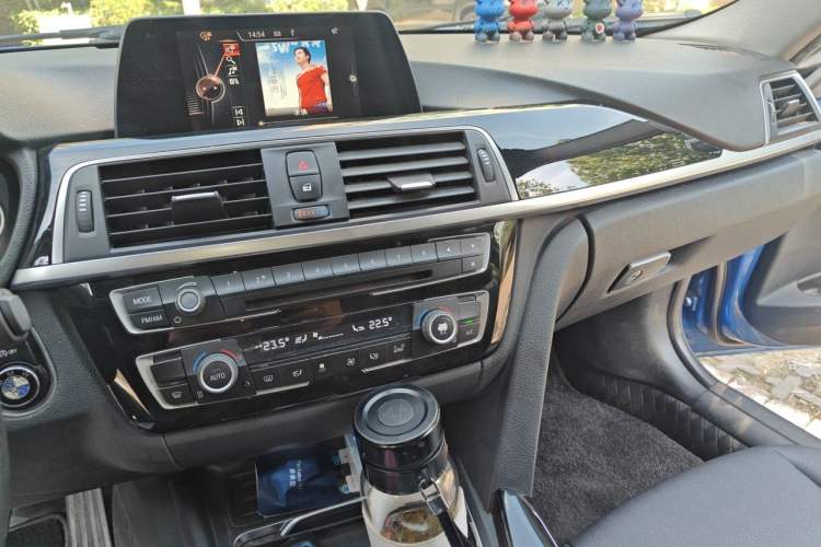 Used BMW 3 Series 2017 320Li M Sport Edition Audio And AC Panel