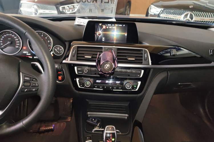 Used BMW 3 Series 2017 320Li M Sport Edition Audio And AC Panel