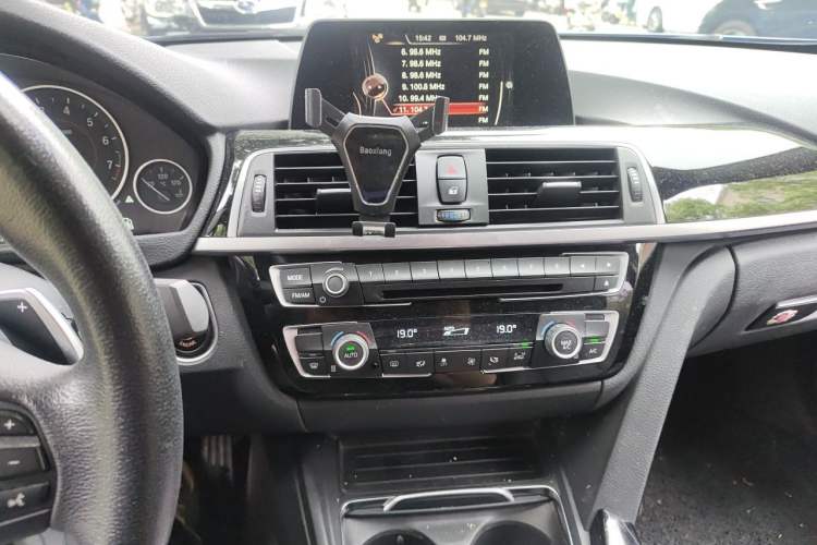 Used BMW 3 Series 2017 320Li M Sport Edition Audio And AC Panel
