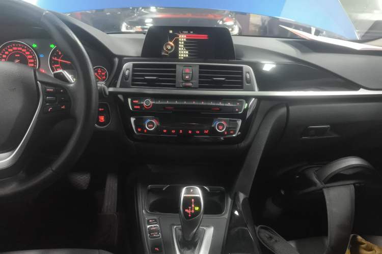 Used BMW 3 Series 2017 320Li M Sport Edition Audio And AC Panel