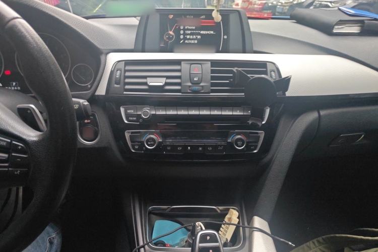 Used BMW 3 Series 2017 320i M Sport Audio And AC Panel