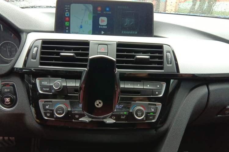 Used BMW 3 Series 2017 330i M Sport Edition Audio And AC Panel