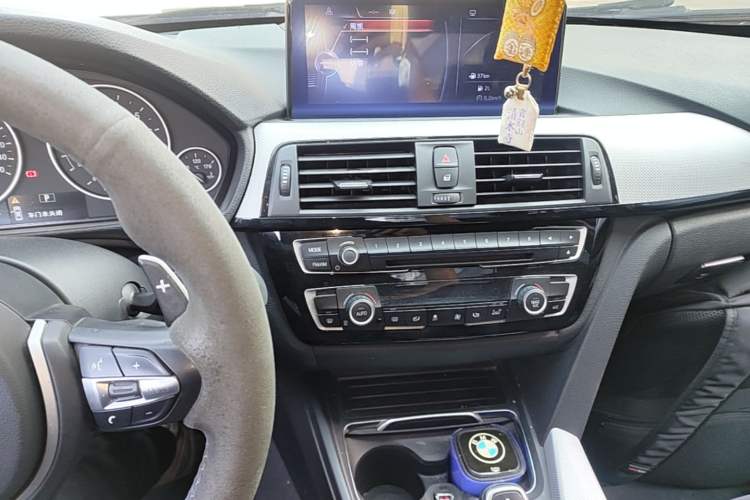 Used BMW 3 Series 2017 320i M Sport Audio And AC Panel