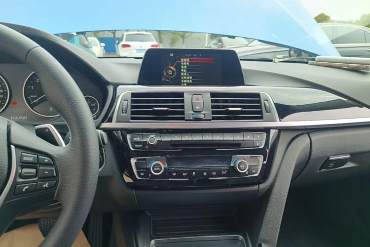 Used BMW 3 Series 2017 320Li M Sport Edition Audio And AC Panel