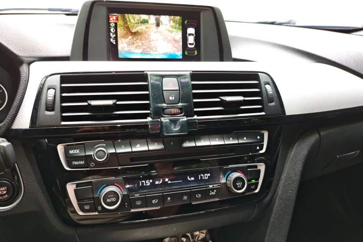 Used BMW 3 Series 2017 320i M Sport Audio And AC Panel